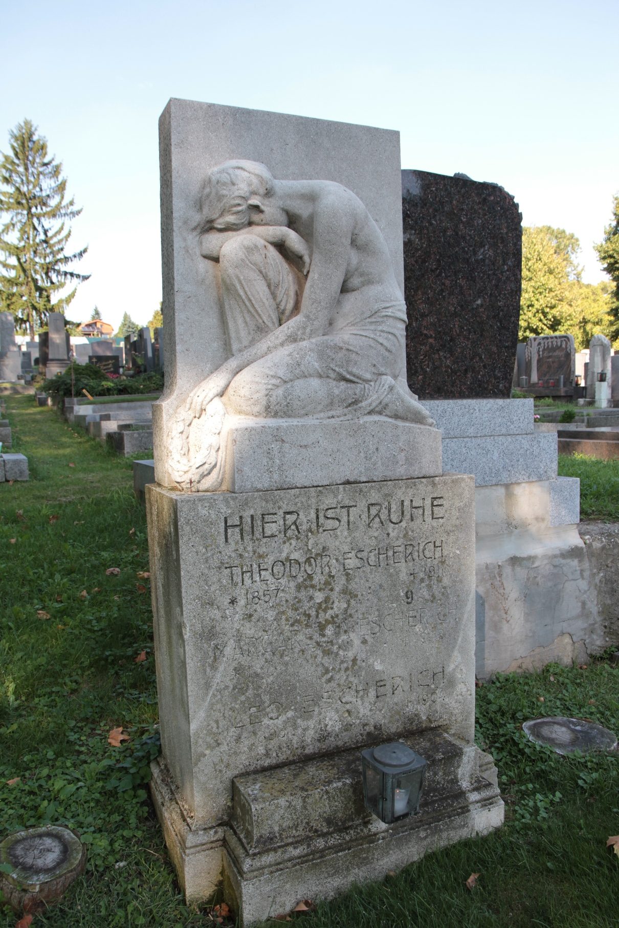 Theodor Escherich's tomb, Vienna - 05.JPG